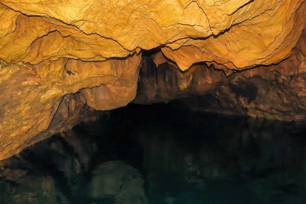 Cahbmer of the BArton Creek Cave