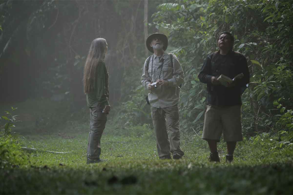 Expert-guides Expert guide leading travelers through the Belize rainforest as part of a Belize luxury and boutique travel experience.